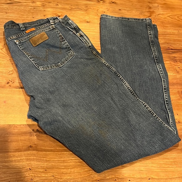 Wrangler Men’s FR Advanced Comfort Ref Fit Jeans size 38 x 36 - Picture 1 of 7